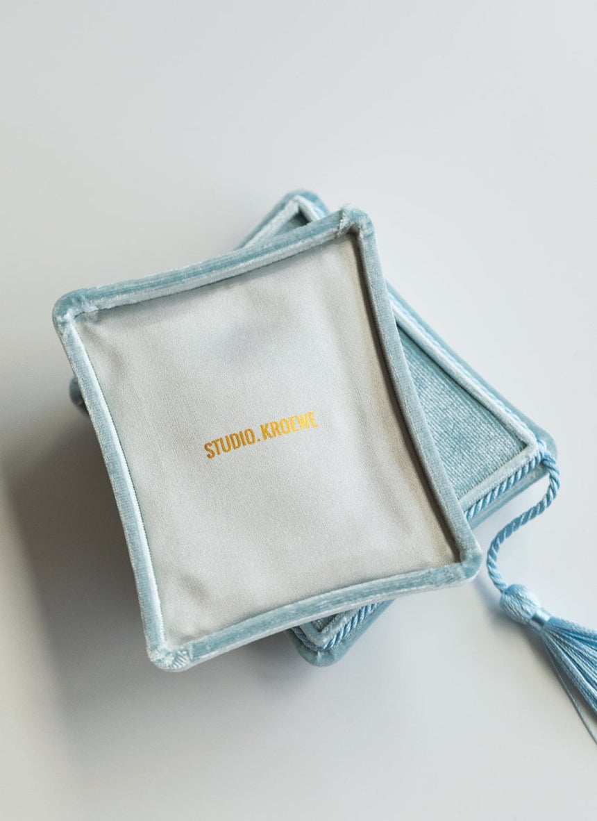 Velvet tassel light blue jewelry box - Studio Kroewe