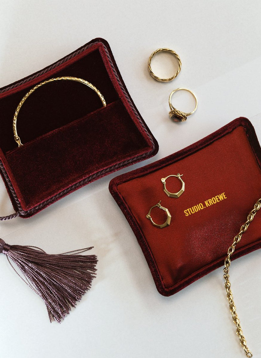 Velvet tassel red jewelry box - Studio Kroewe