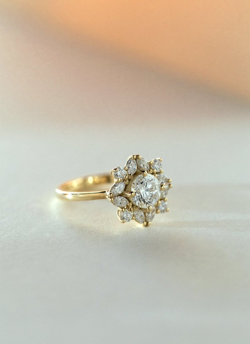Josie oval diamond ring 14k gold - Studio Kroewe