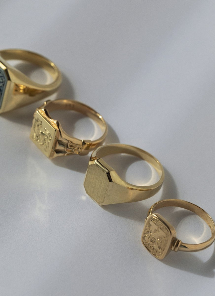 Woody signet ring 14k gold - Studio Kroewe