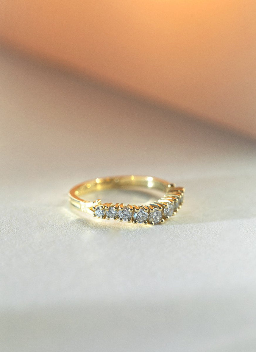 Xavi brilliant cut diamond curve ring 14k gold - Studio Kroewe