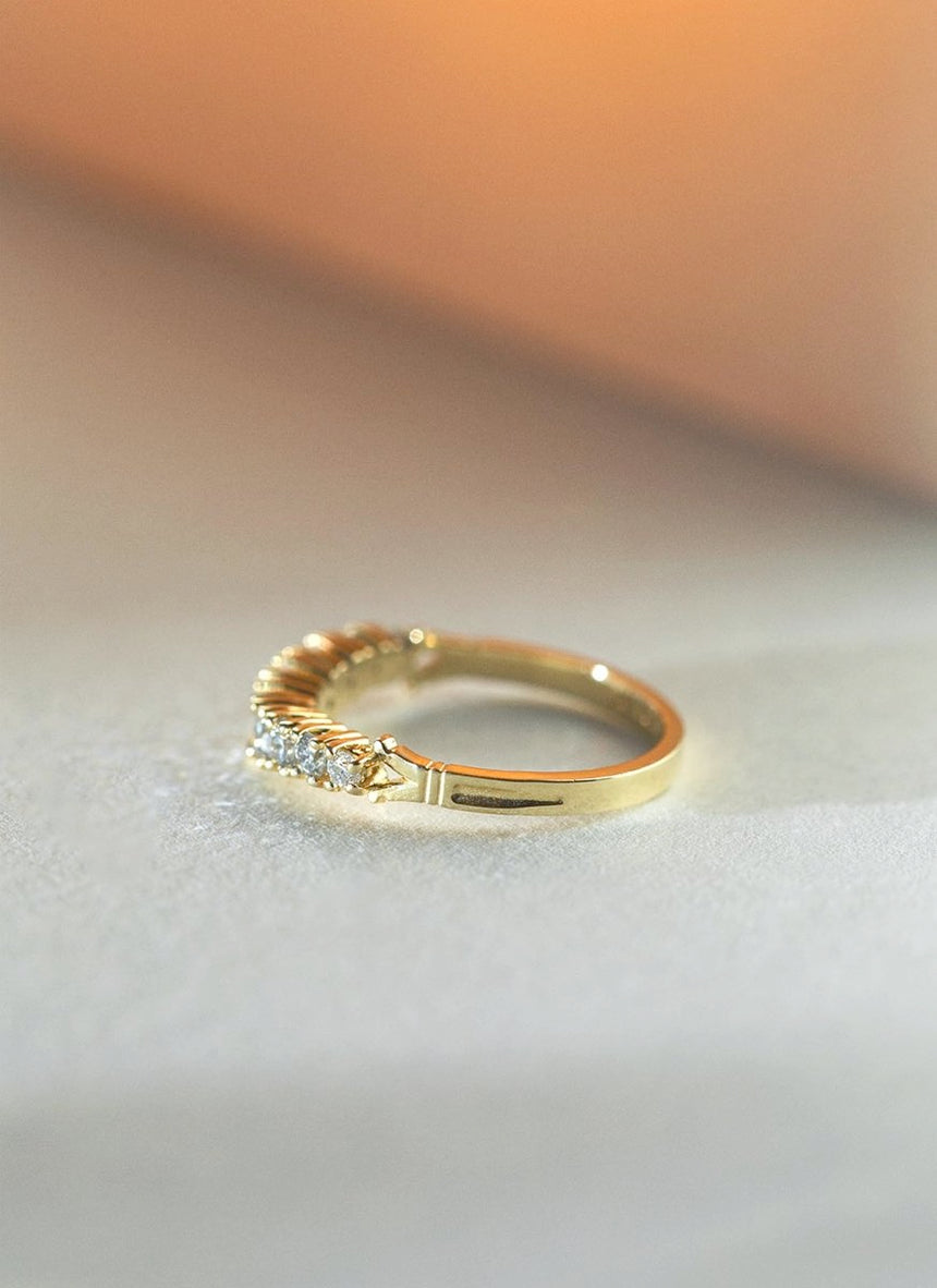 Xavi brilliant cut diamond curve ring 14k gold - Studio Kroewe