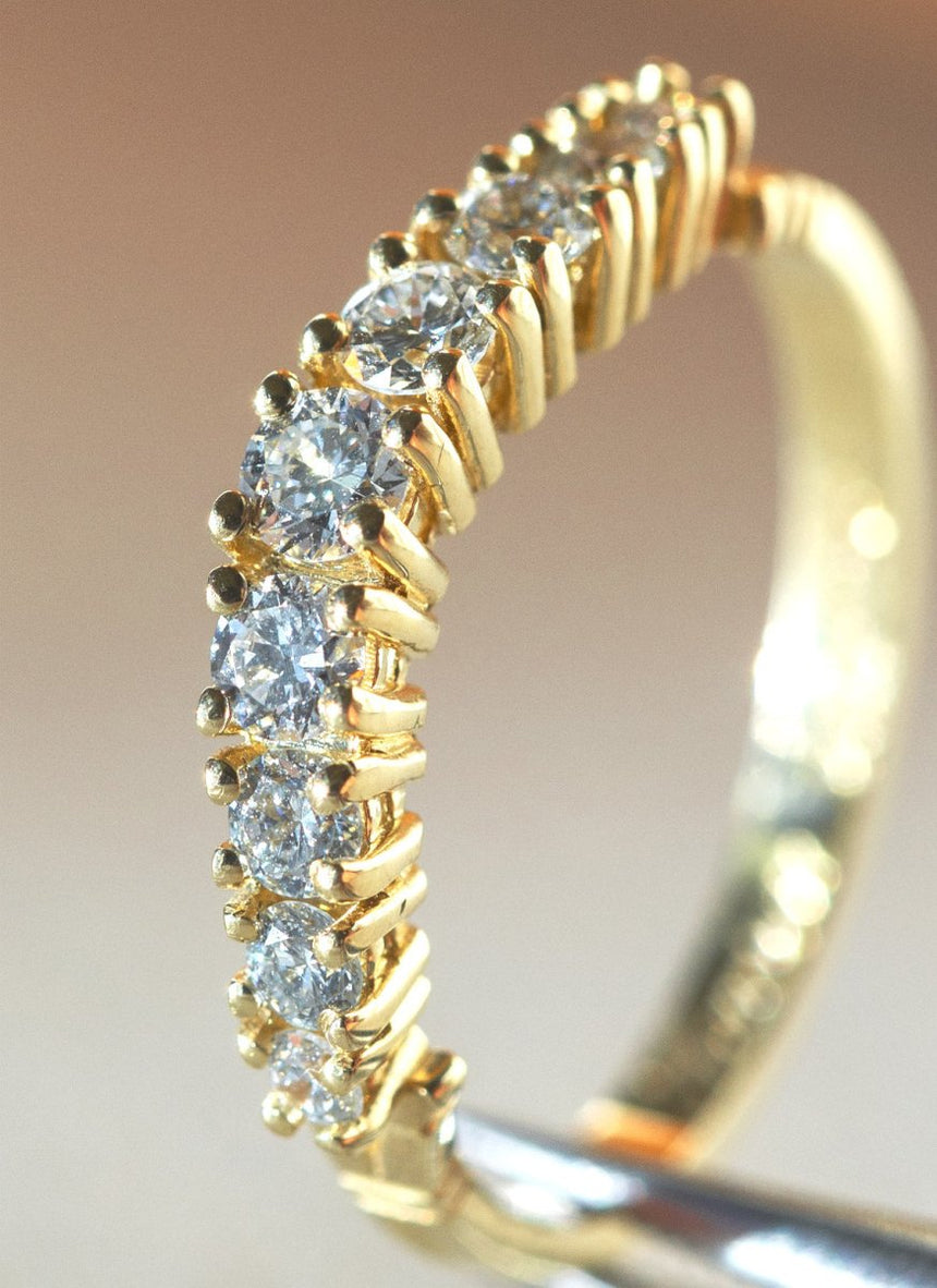 Xavi brilliant cut diamond curve ring 14k gold - Studio Kroewe
