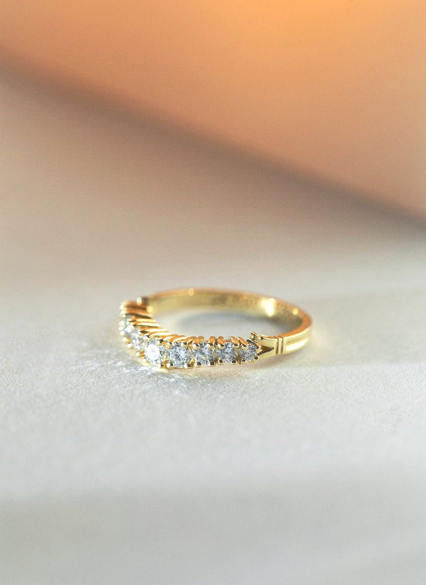 Xavi brilliant cut diamond curve ring 14k gold - Studio Kroewe