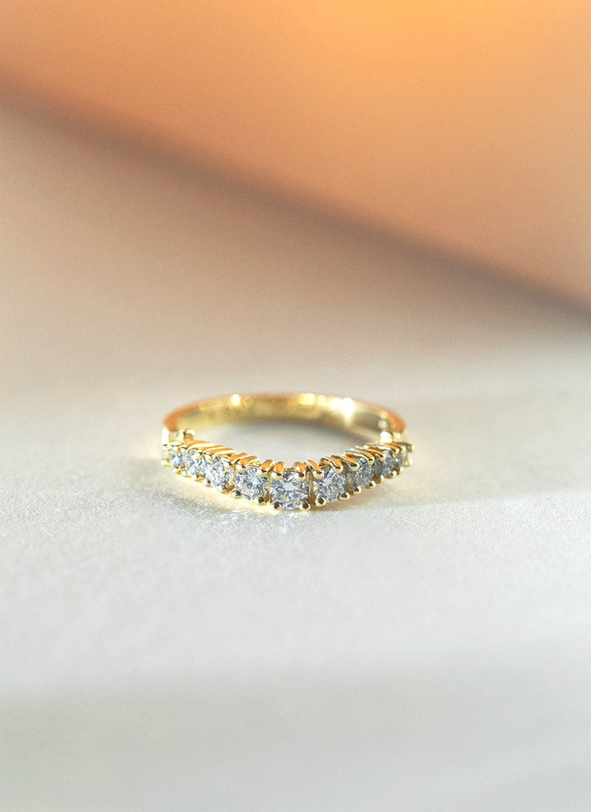 Xavi brilliant cut diamond curve ring 14k gold - Studio Kroewe