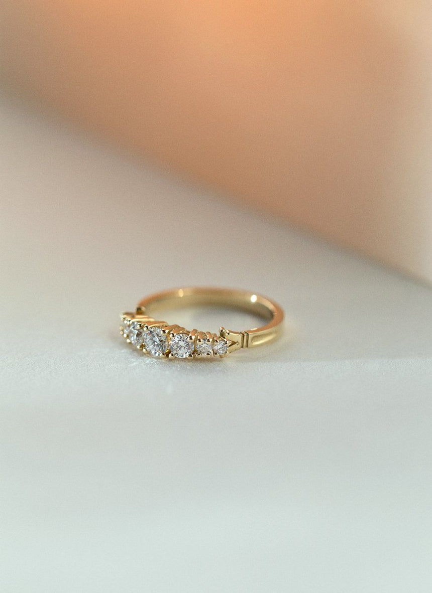 Xavi's sister round diamond ring 14k gold - Studio Kroewe