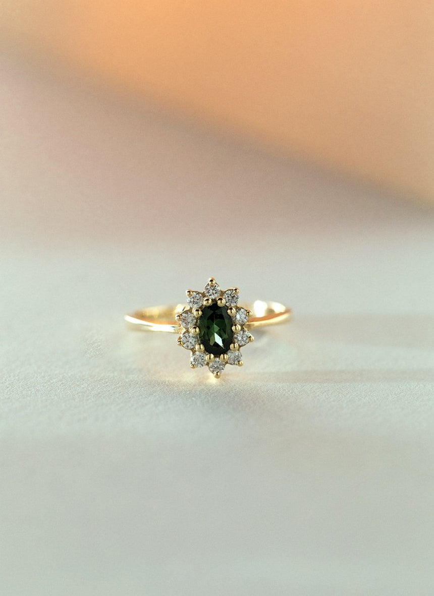 Yoki green tourmaline entourage ring 14k gold - Studio Kroewe