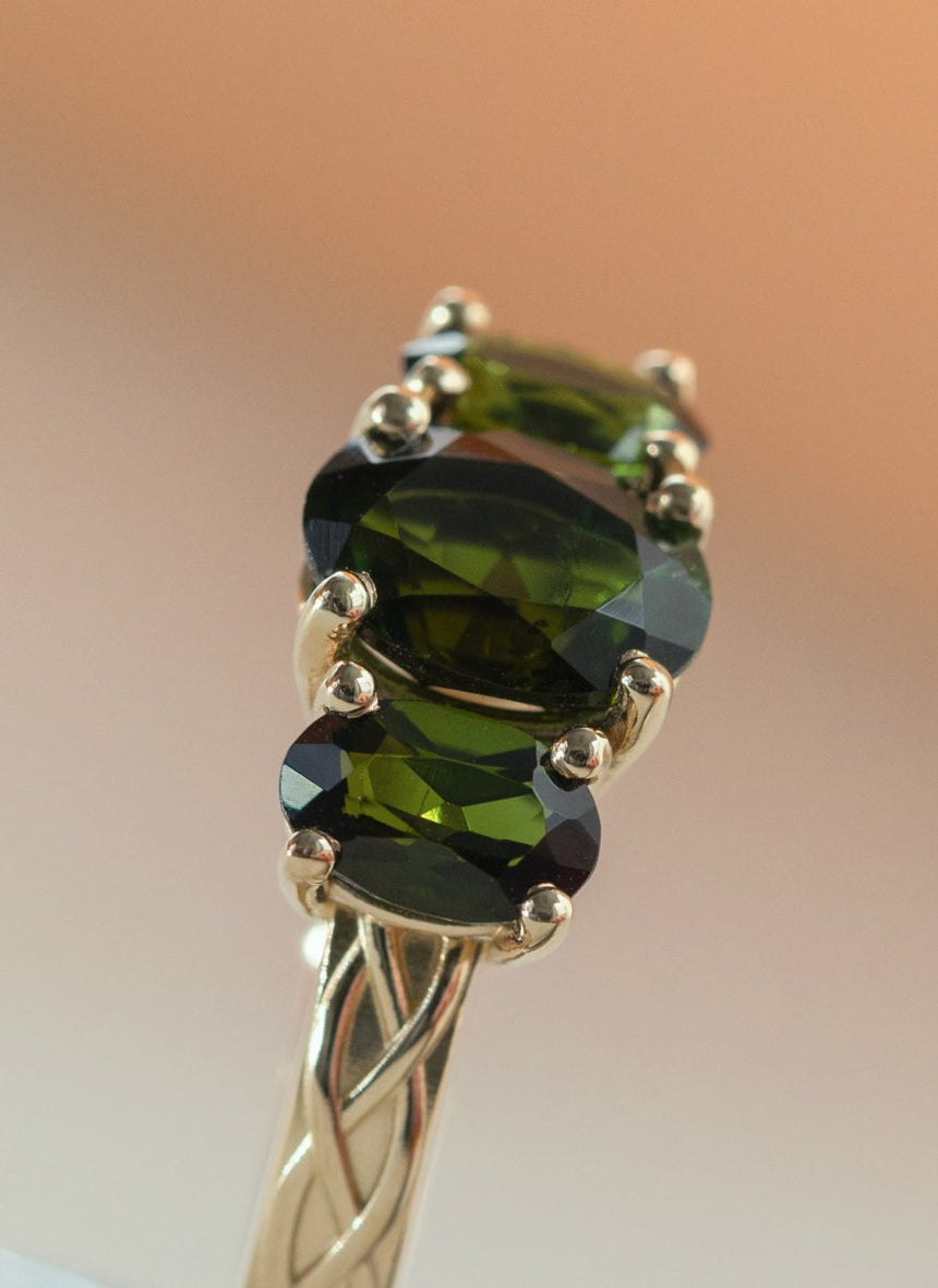 Zelda tourmaline ring 14k gold - Studio Kroewe