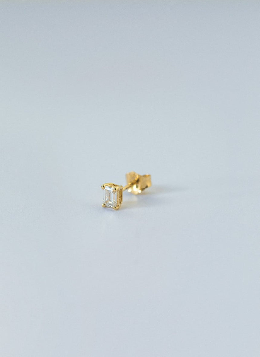 Jumi pearl huggie 14k gold - Studio Kroewe