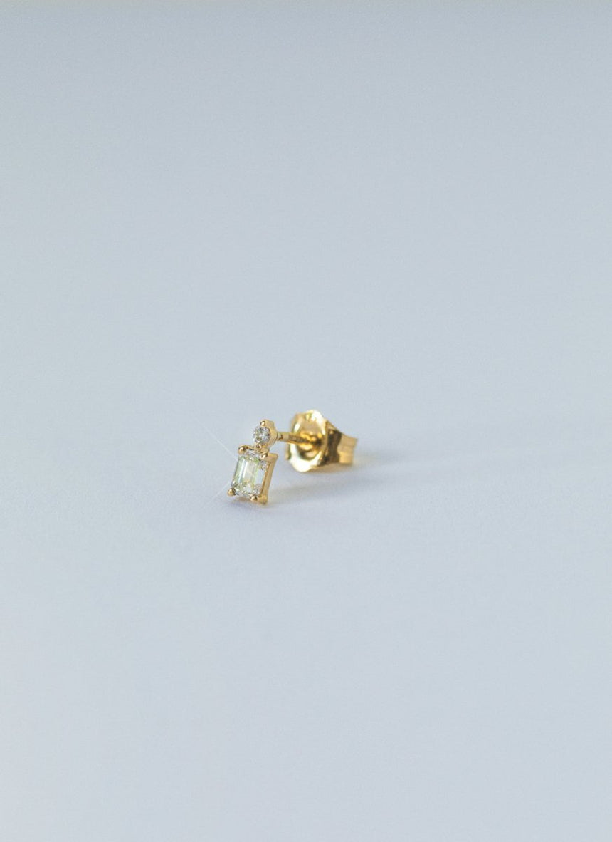 Jumi pearl huggie 14k gold - Studio Kroewe