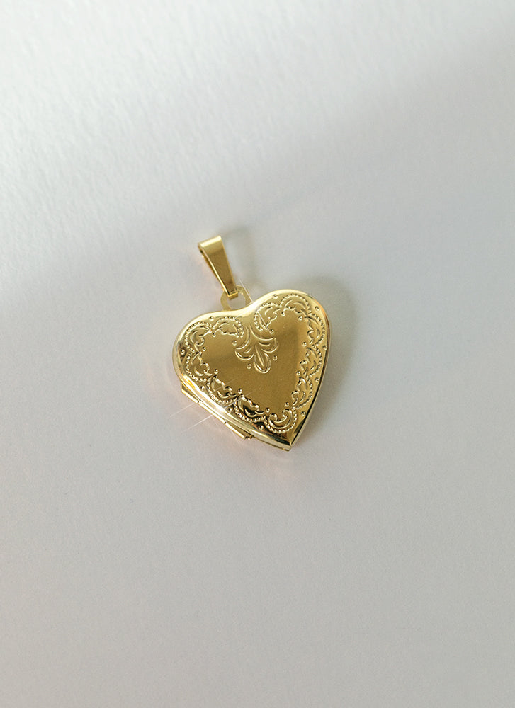 Aphrodite heart medaillon 14k gold