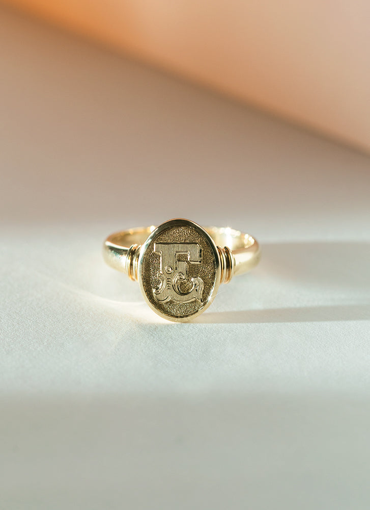 Betsy alphabet signet ring 14k gold