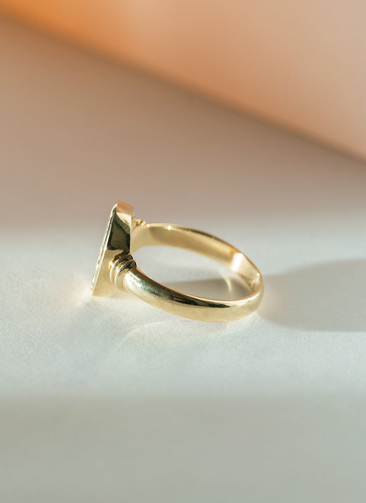 Betsy alfabet zegelring 14k goud