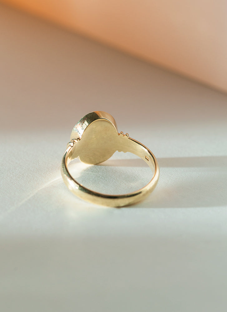 Betsy alfabet zegelring 14k goud