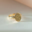 Betsy alfabet zegelring 14k goud