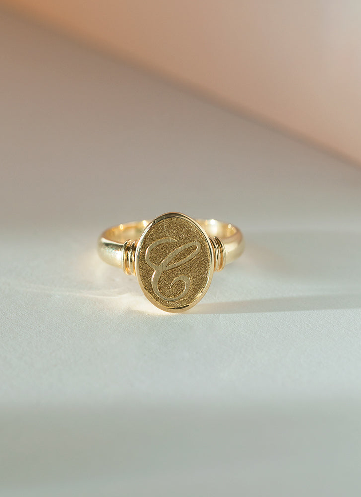 Betsy alfabet zegelring 14k goud