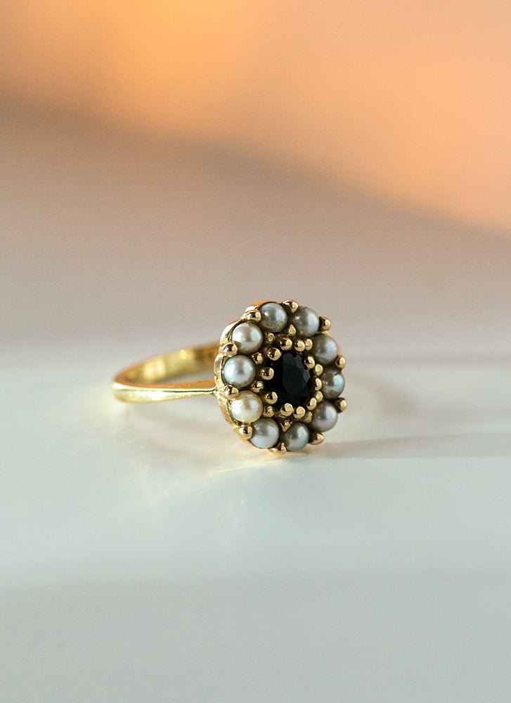 Billie flower sapphire pearl entourage ring 14k gold - Studio Kroewe
