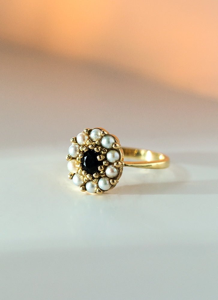 Billie flower sapphire pearl entourage ring 14k gold - Studio Kroewe