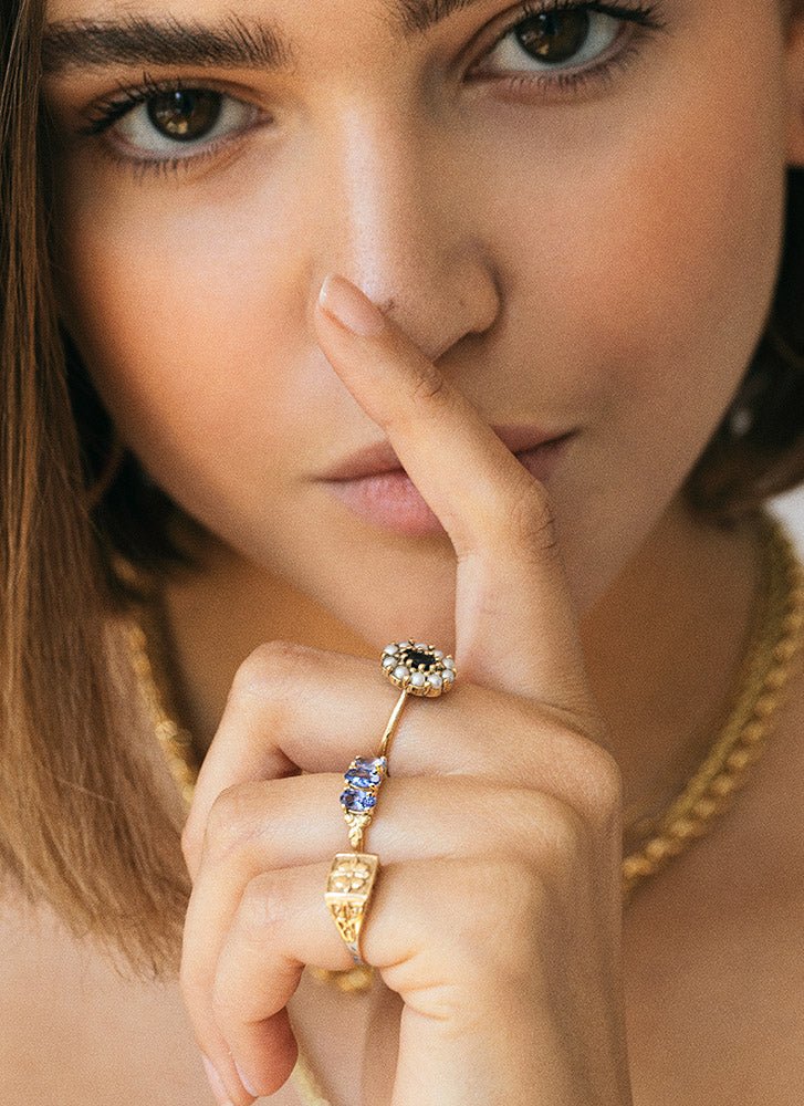 Billie flower sapphire pearl entourage ring 14k gold - Studio Kroewe