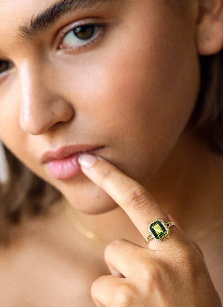Emmeline peridot ring 14k gold - Studio Kroewe