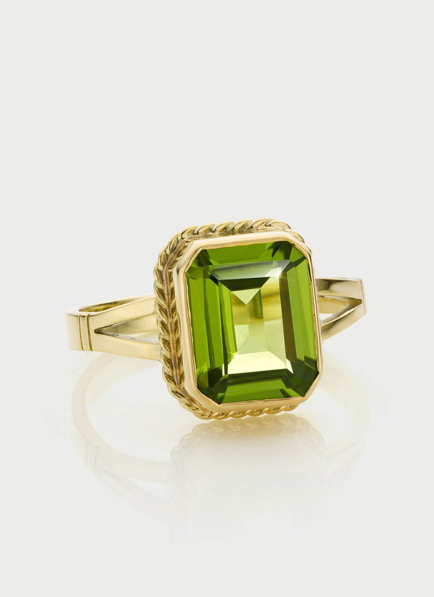 Goldie signet ring 14k gold - Studio Kroewe