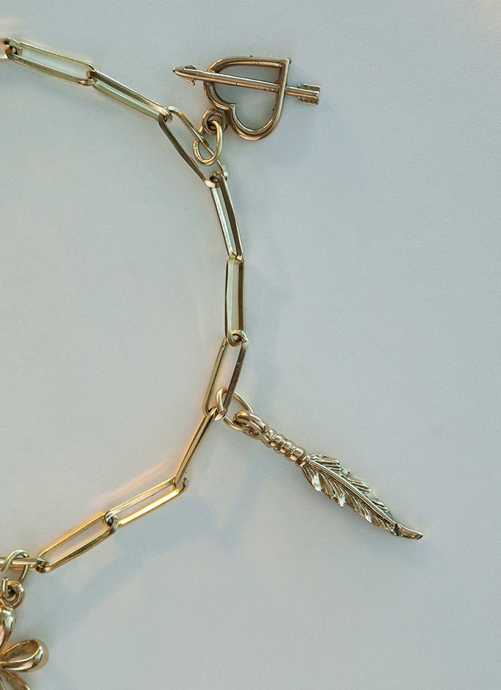 Feather charm 14k gold - Studio Kroewe
