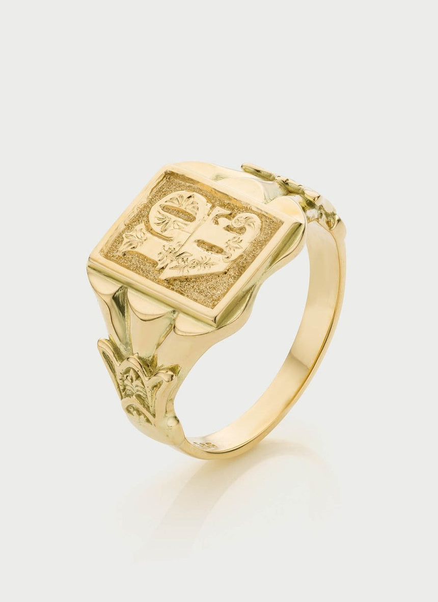Freya love signet ring 14k gold - Studio Kroewe