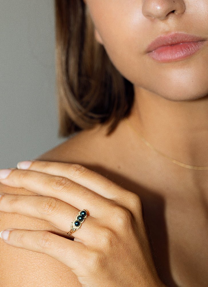 Hedy black pearl ring 14k gold - Studio Kroewe