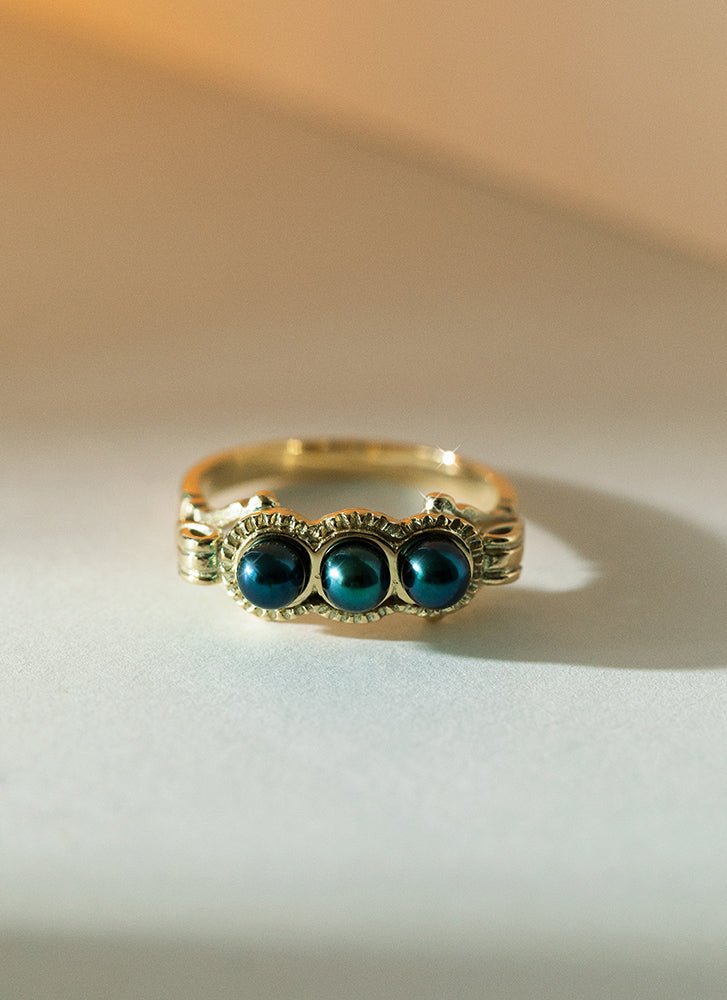 Hedy black pearl ring 14k gold - Studio Kroewe