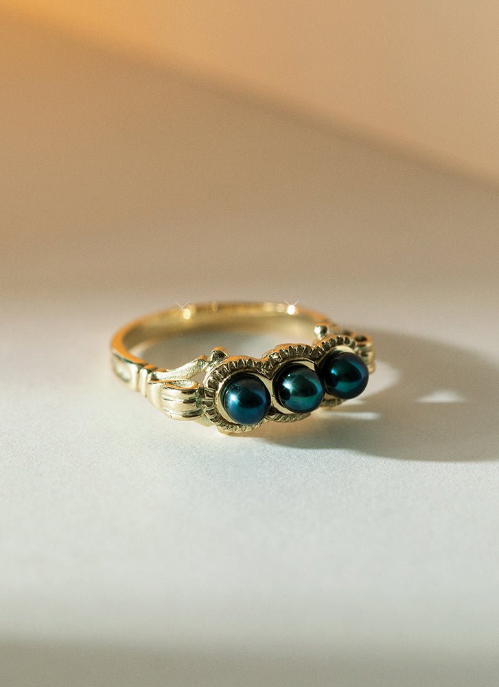 Hedy black pearl ring 14k gold - Studio Kroewe