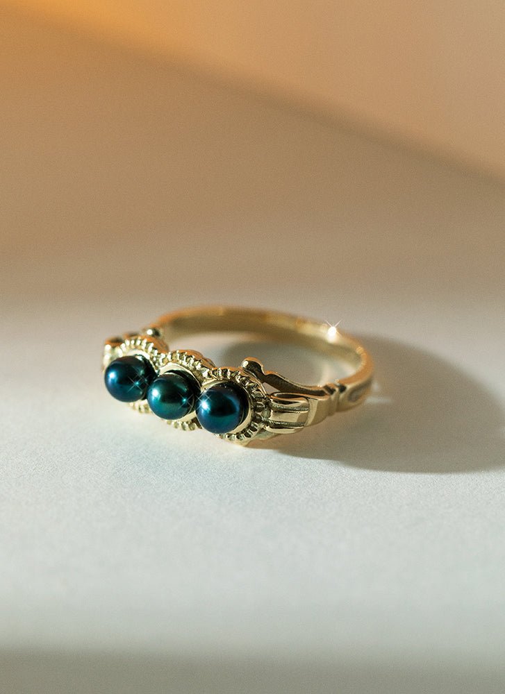 Hedy black pearl ring 14k gold - Studio Kroewe