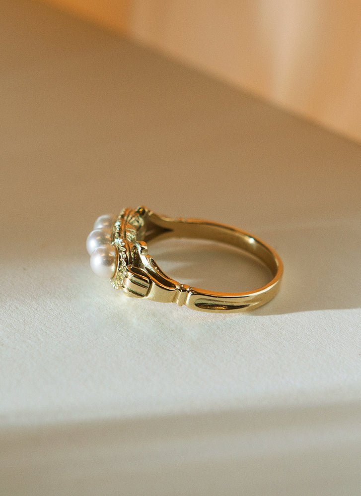 Hedy white pearl ring 14k gold - Studio Kroewe