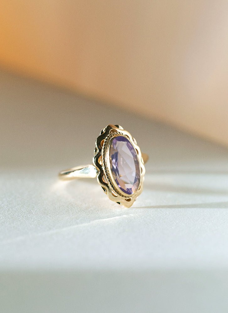 Goldie signet ring 14k gold - Studio Kroewe