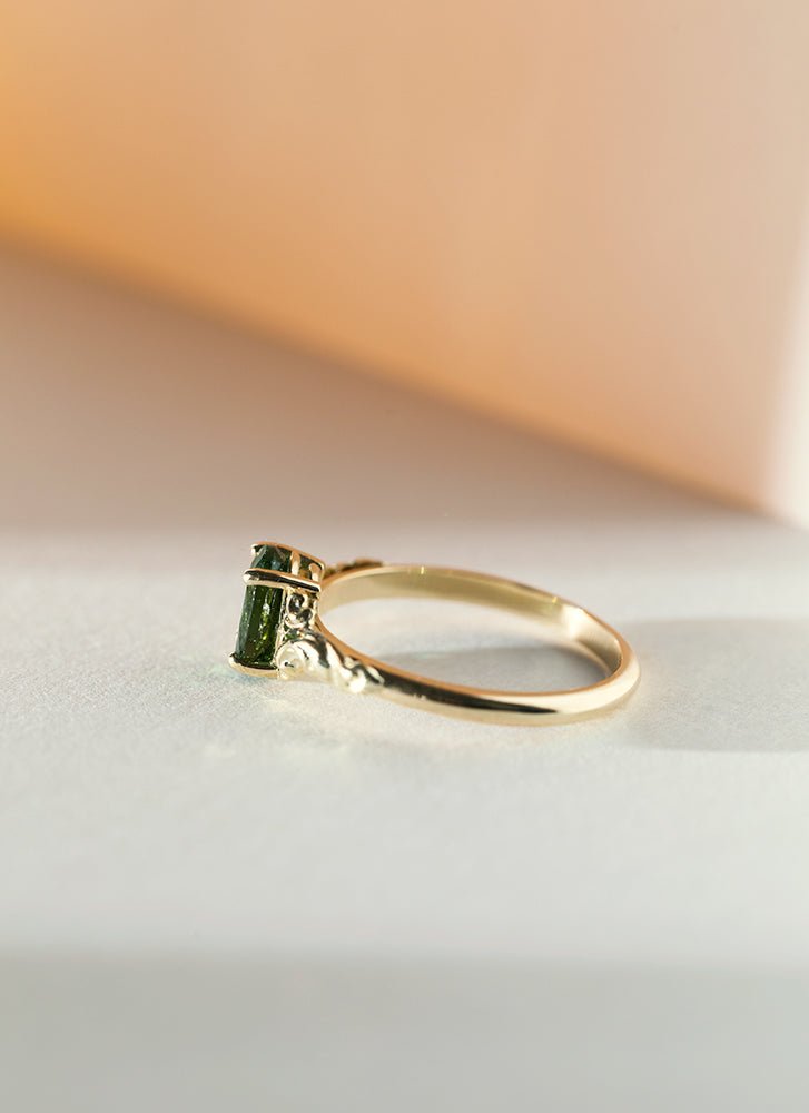 Kunna green tourmaline ring 14k gold - Studio Kroewe