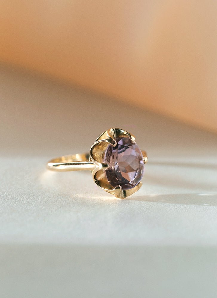 Goldie signet ring 14k gold - Studio Kroewe