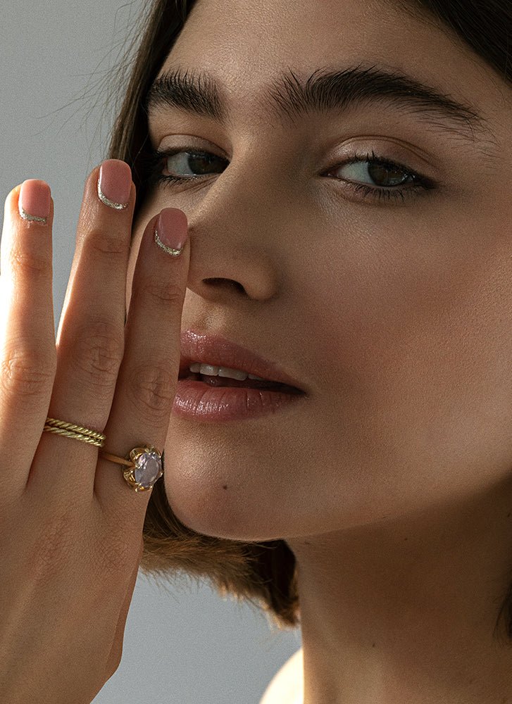 Goldie signet ring 14k gold - Studio Kroewe