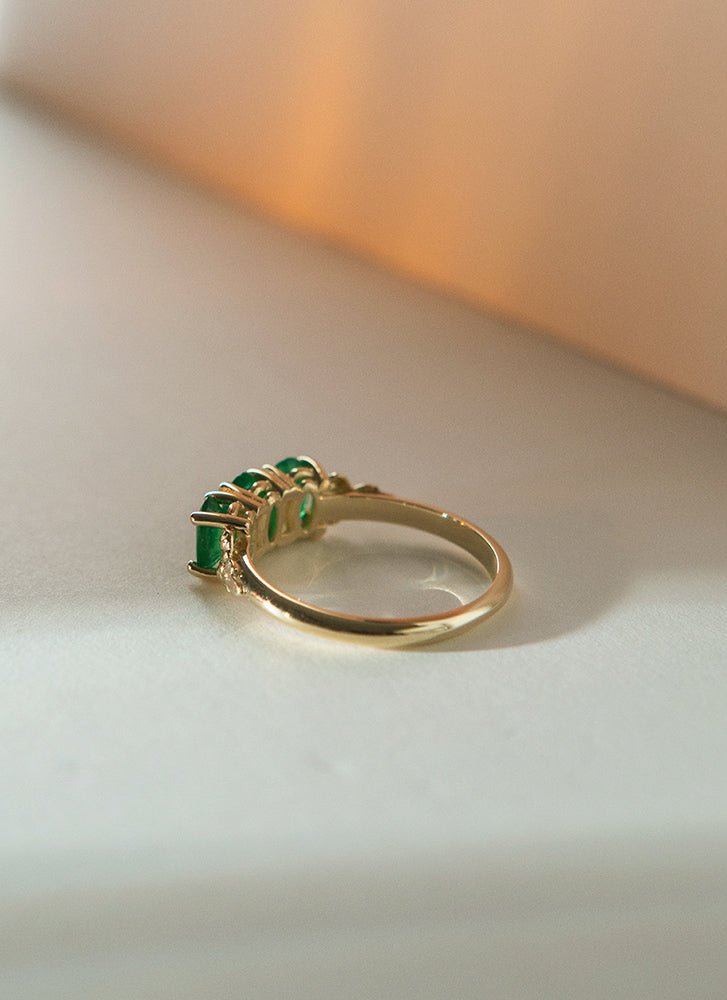 Max emerald ring 14k gold - Studio Kroewe