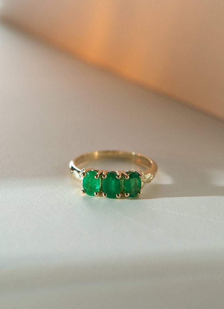 Max emerald ring 14k gold - Studio Kroewe