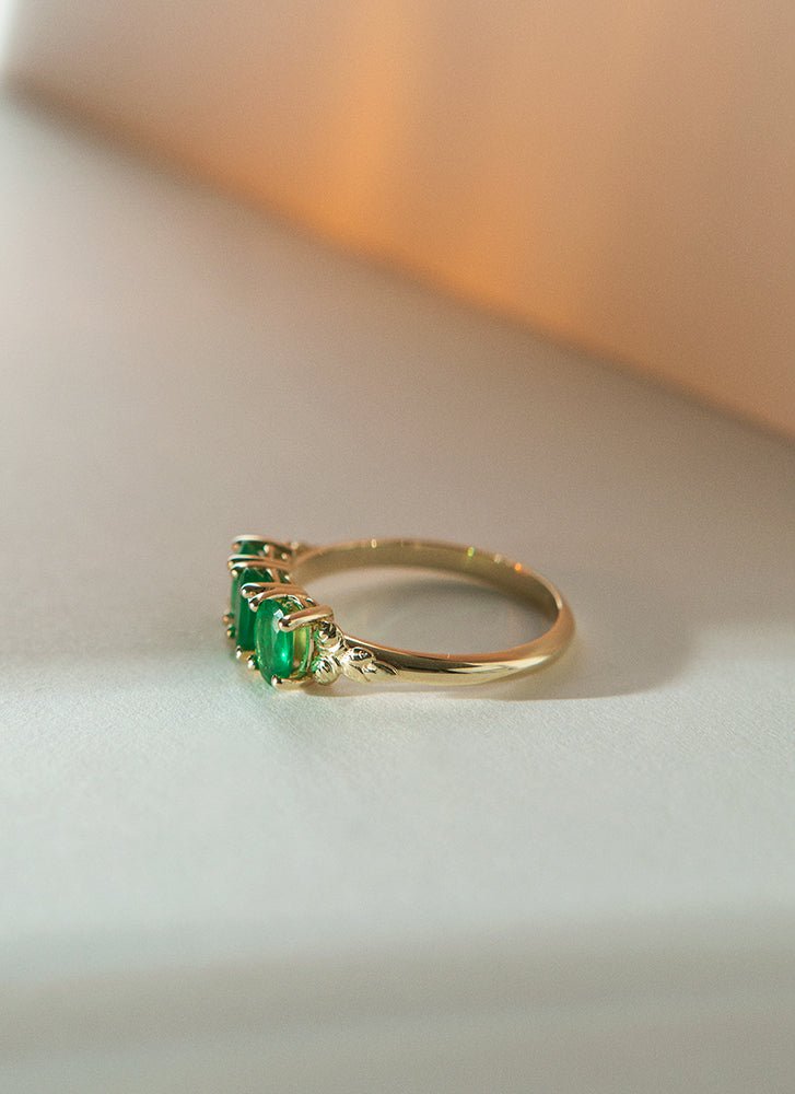 Max emerald ring 14k gold - Studio Kroewe