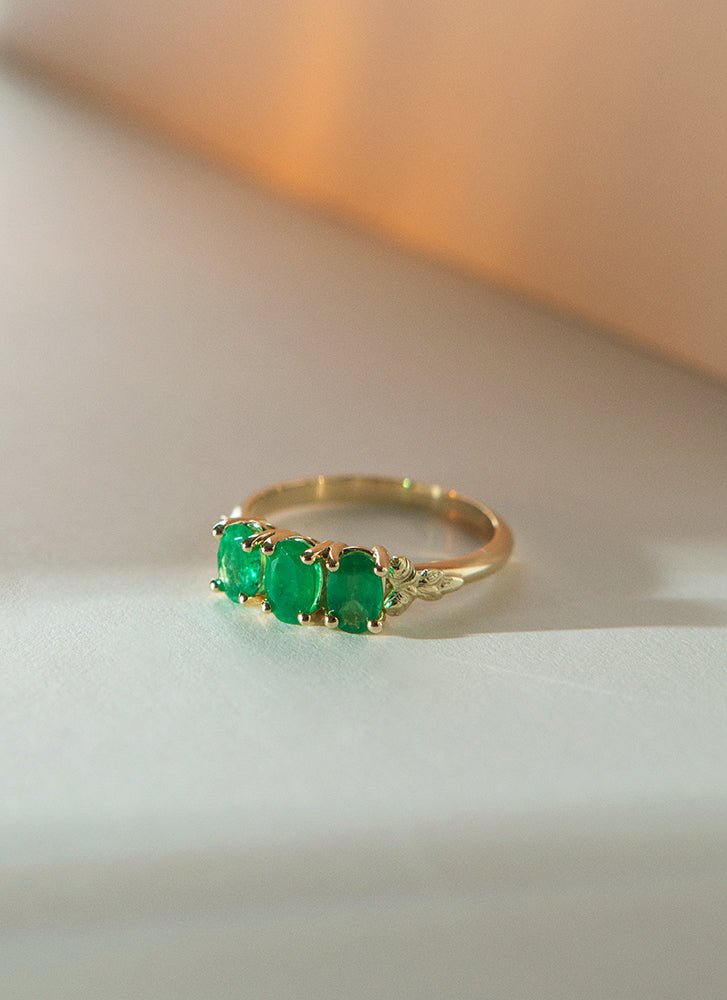 Max emerald ring 14k gold - Studio Kroewe