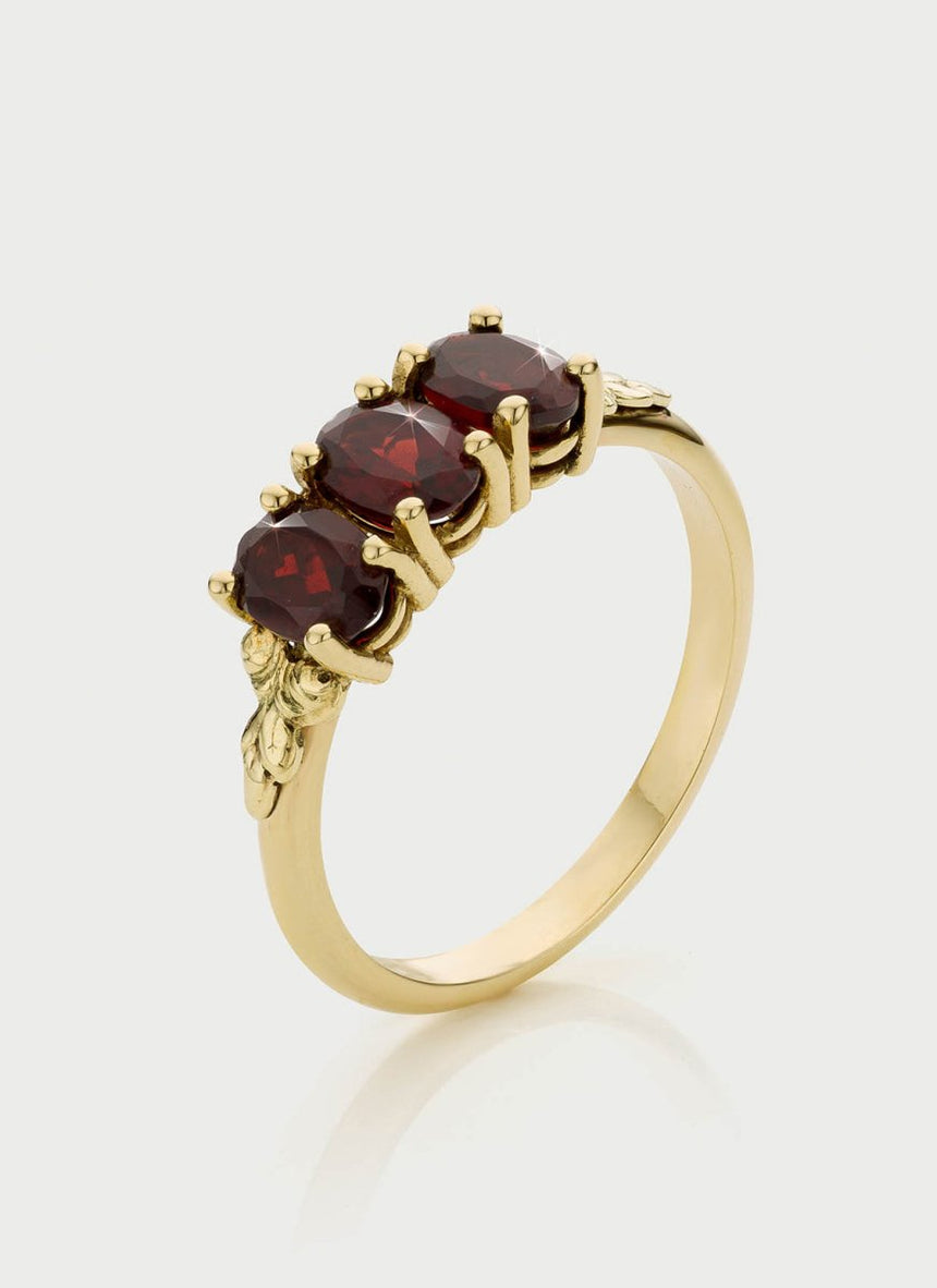 Max garnet ring 14k gold - Studio Kroewe