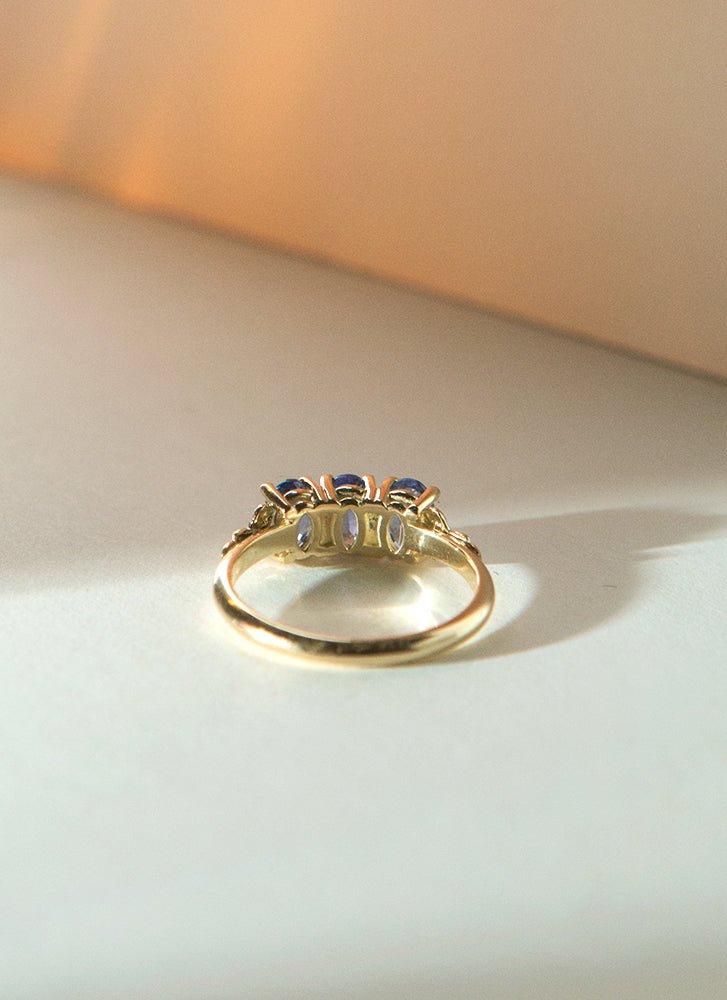 Max tanzanite ring 14k gold - Studio Kroewe