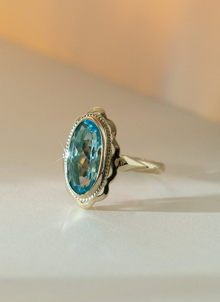 Poppy blue topaz ring 14k gold - Studio Kroewe