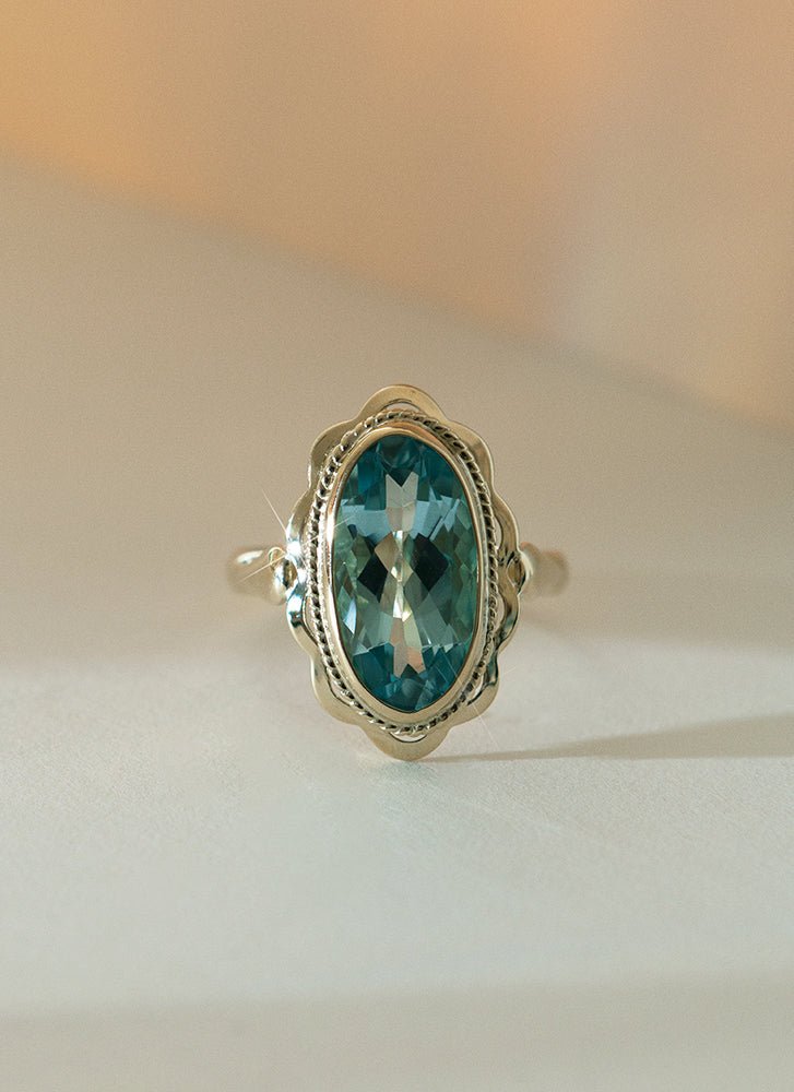 Poppy blue topaz ring 14k gold - Studio Kroewe