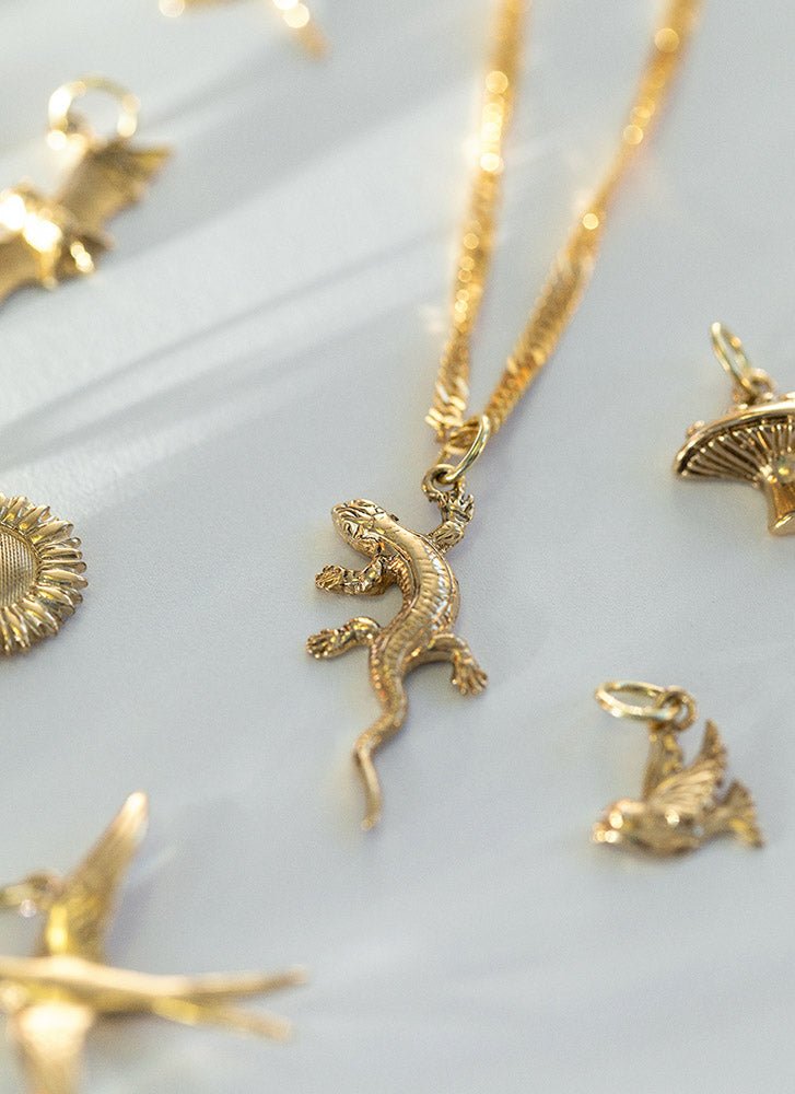 Salamander charm 14k gold - Studio Kroewe