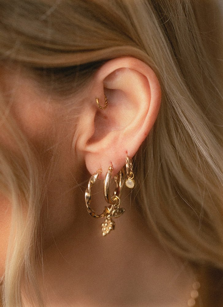 Saturn charm 14k gold - Studio Kroewe