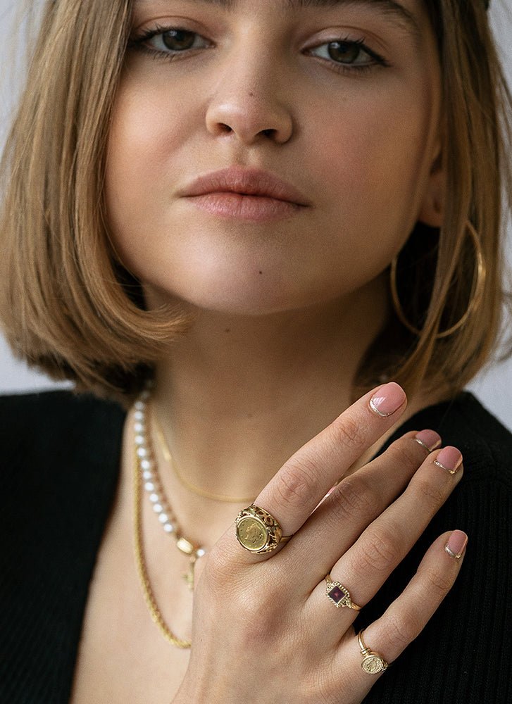 Goldie signet ring 14k gold - Studio Kroewe