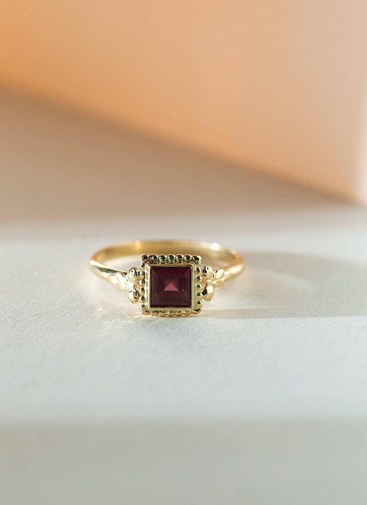 Senda rhodolite 14k gold ring - Studio Kroewe