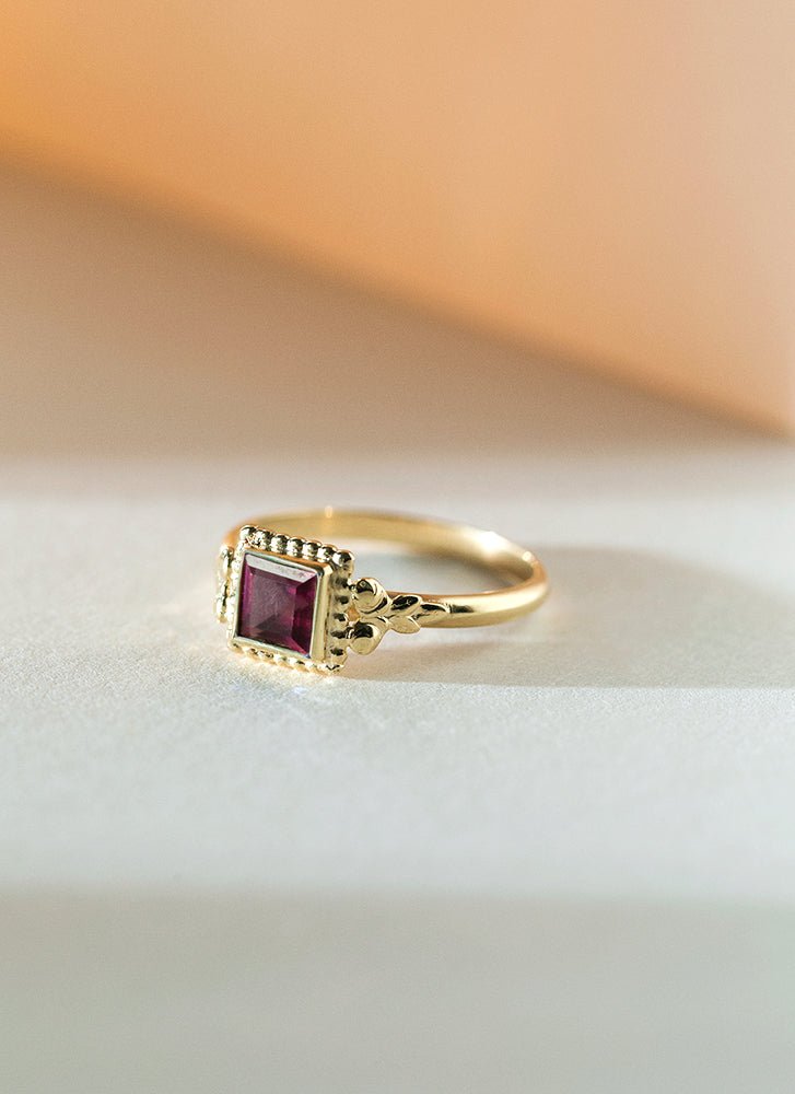 Senda rhodolite 14k gold ring - Studio Kroewe