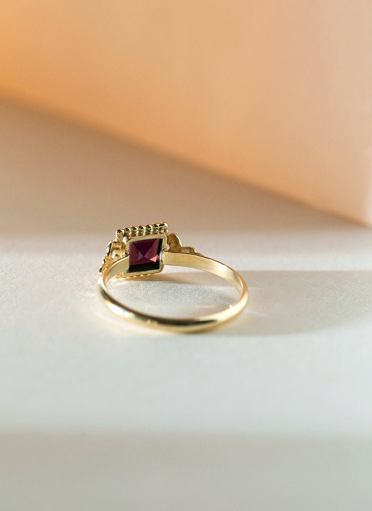Senda rhodolite 14k gold ring - Studio Kroewe